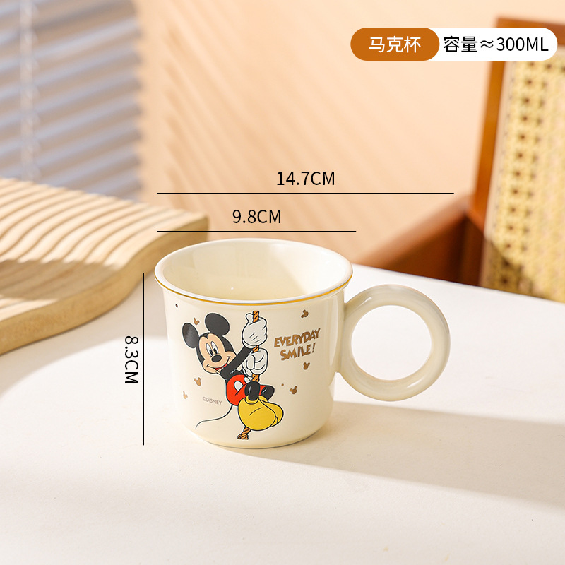 Taza de cerámica de lujo ligero con diseño de Winnie the Pooh, modelo nuevo 2025 para uso doméstico, taza de leche de alto valor estético para parejas. image 8