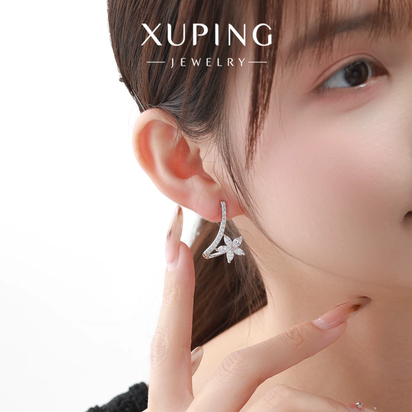 Xuping temperamento de moda aleación de cobre chapado flores blancas pernos de gemas artificiales nicho diseño simple coreano orejas