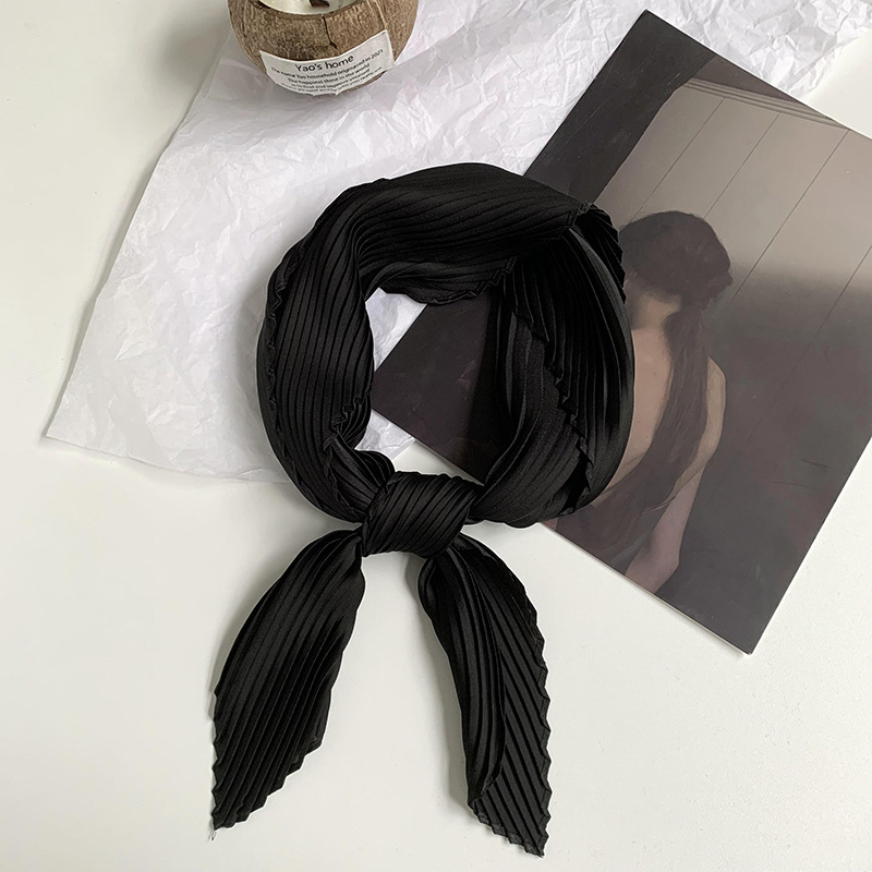 Pañuelo de seda de alta calidad nuevo estilo de color sólido arrugado bufanda de seda para mujer bufanda en forma de diamante versión coreana de la bufanda de seda de imitación pequeña bufanda en la cabeza banda para el cabello