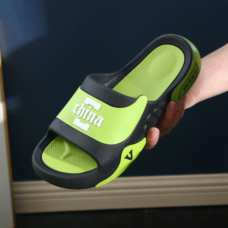 Zapatillas de los hombres de verano zapatillas de estilo coreano de moda ropa personalizada al aire libre baño grueso zapatillas de fondo de los hombres al por mayor