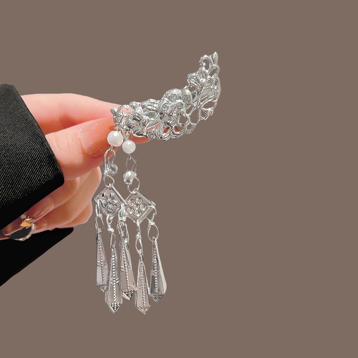 Silver crescent right clip