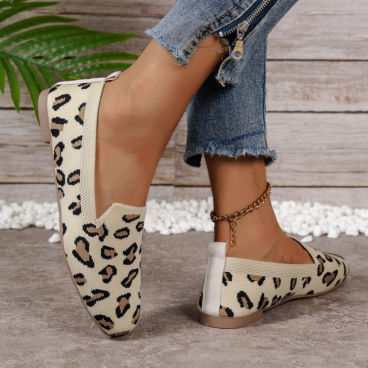 Estación independiente 2024 primavera nuevo estilo comercio exterior europeo y americano de gran tamaño cabeza cuadrada fondo plano tejido volador zapatos individuales zapatos casuales de una sola pierna para mujer