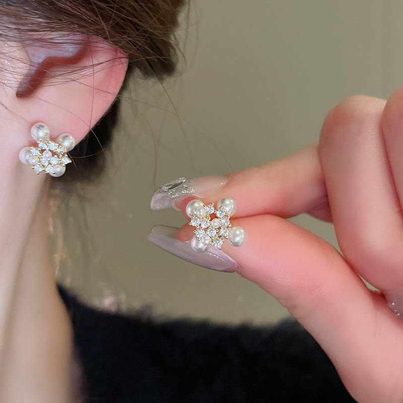 Aguja de plata, perla, circón, borla, pendientes de moda, lujo ligero, pendientes de alta gama, pendientes de todo fósforo exquisitos de nicho, mujeres al por mayor