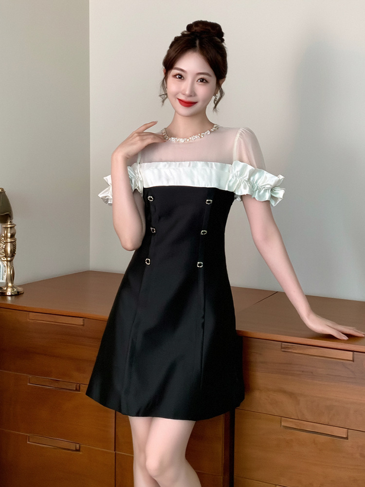Đầm nữ phong cách Pháp cổ điển, cổ lưới phối ren, thắt eo, tay ngắn, dáng midi — Màu đen