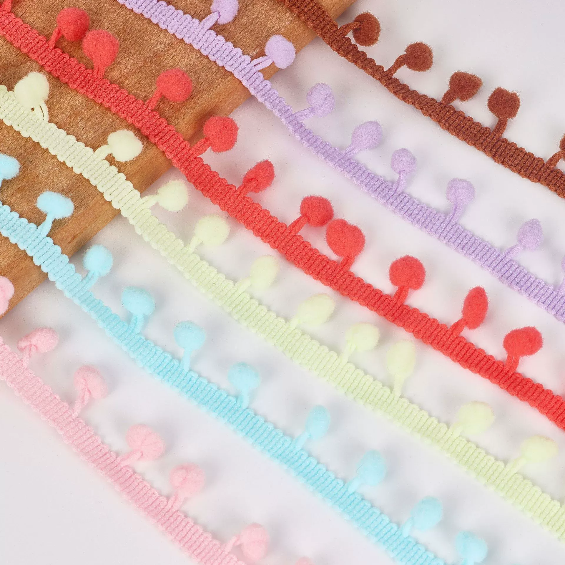 Прямые поставки с фабрики: 35 цветов в наличии, 1 см, прямоугольные треугольные меховые помпоны для аксессуаров одежды.