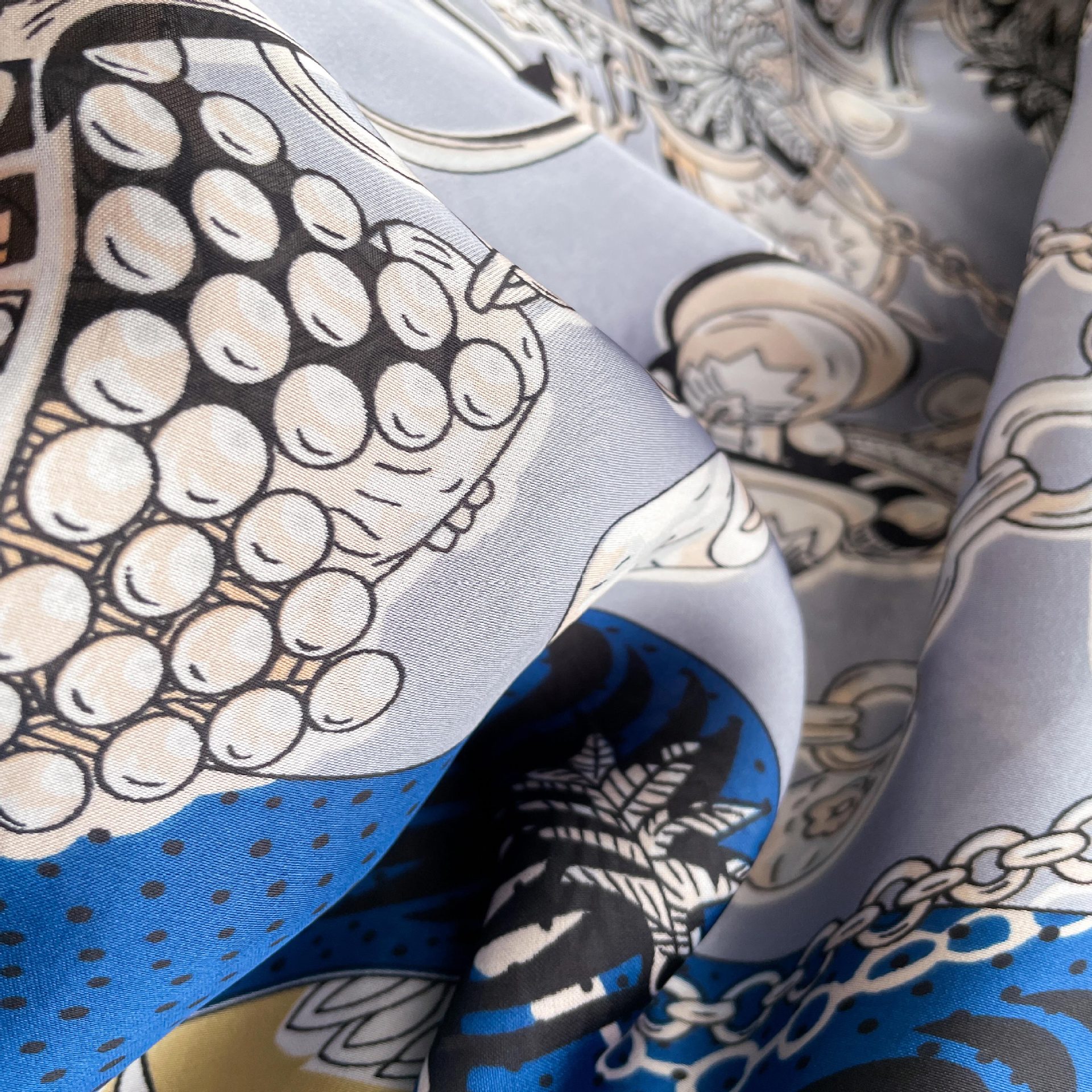 Herfst en winter zijden vierkante sjaal Twill zijde gekrulde rand bedrukte sjaal Egypte Quanzhang dithering hoge goederen leven_voghion.com