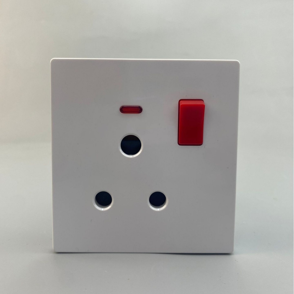 沙特用32A英式英标插座带双极开关符合SASO认证SQM港版暗装86型