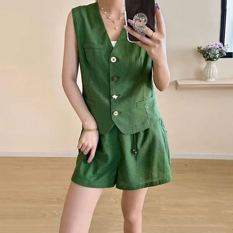 Elegant and Sophisticated Style Women's New Green Suit Vest Top and High-Waisted Wide-Leg Shorts Two-Piece Set Elegant and Sophisticated Style Women's New Green Suit Vest Top and High-Waisted Wide-Leg Shorts Two-Piece Set