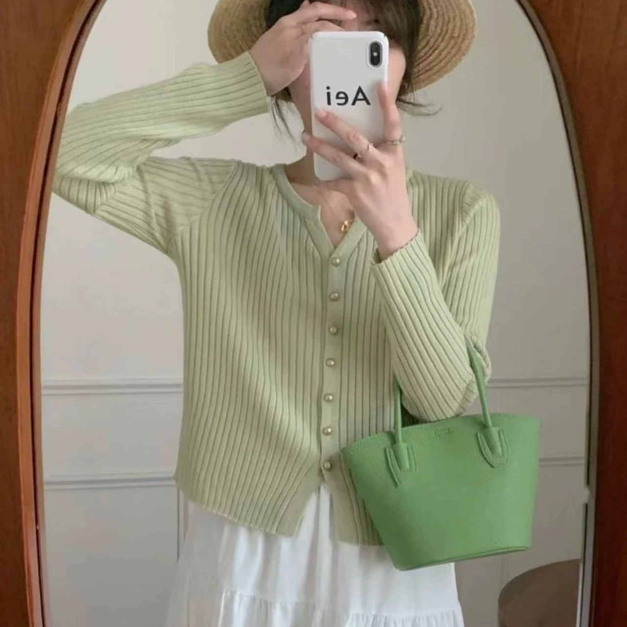 Металлические пуговицы с длинными рукавами трикотажный кардиган женский тонкий и модный дикий иностранный весной и осенью тонкий мягкий клейкий топ