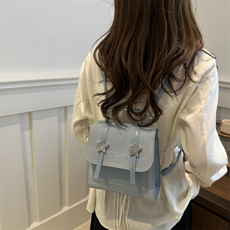 Mochila de moda casual para estudiantes universitarios, bolsos de nicho de diseño de damas, 2024 nuevo retro mochila casual