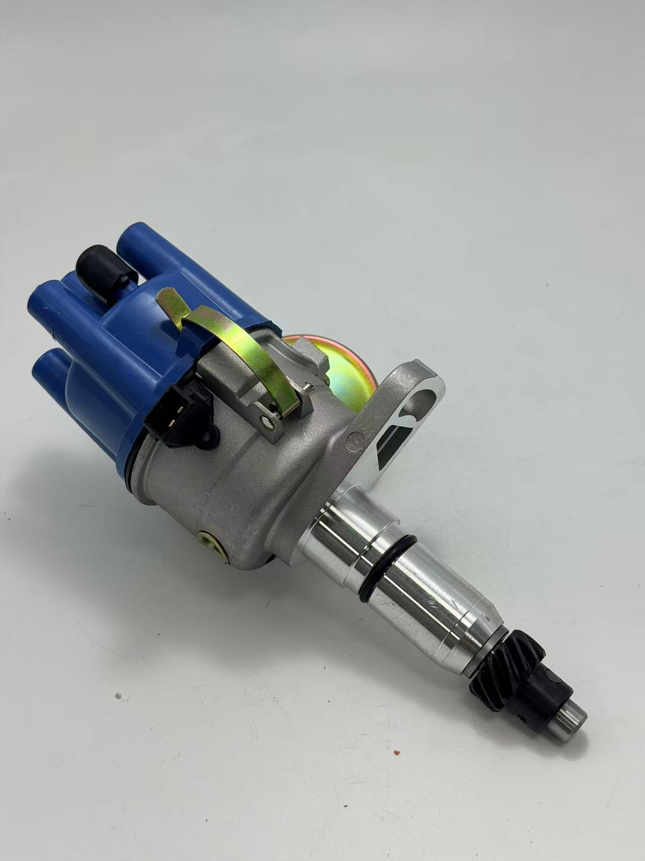 3042B distributor 33100-79290 car ignition distributor is durable, anti-aging, and suitable for various models