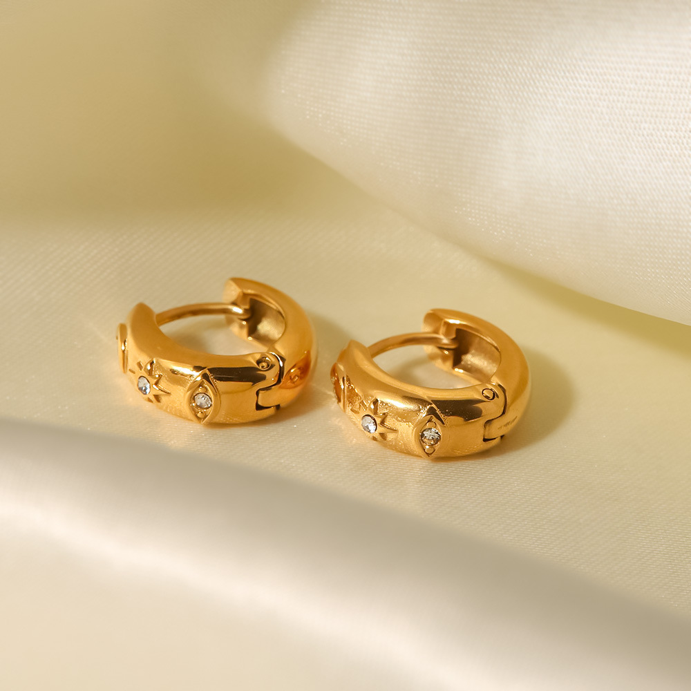 Retro Devilu0027S Eye Star Stainless Steel Plating Hoop Earrings 1 Pair