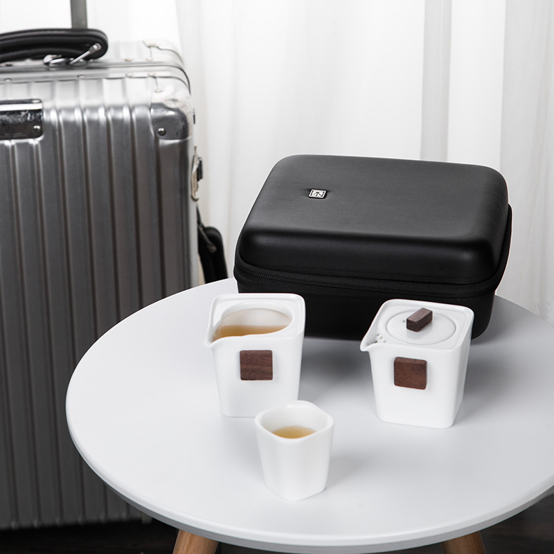 Handheld travel tea set for traveling
