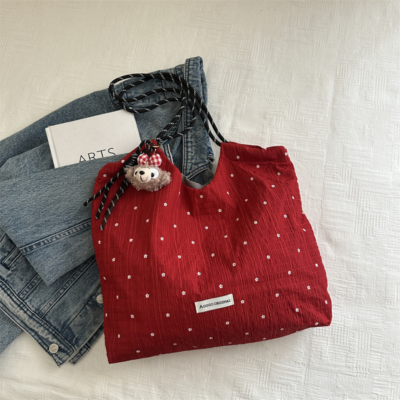 Rojo con colgante