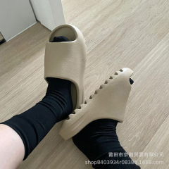 2025年新作スター同風夏用男女兼用ココナッツスリッパ、厚底カップルスタイルビーチシューズ