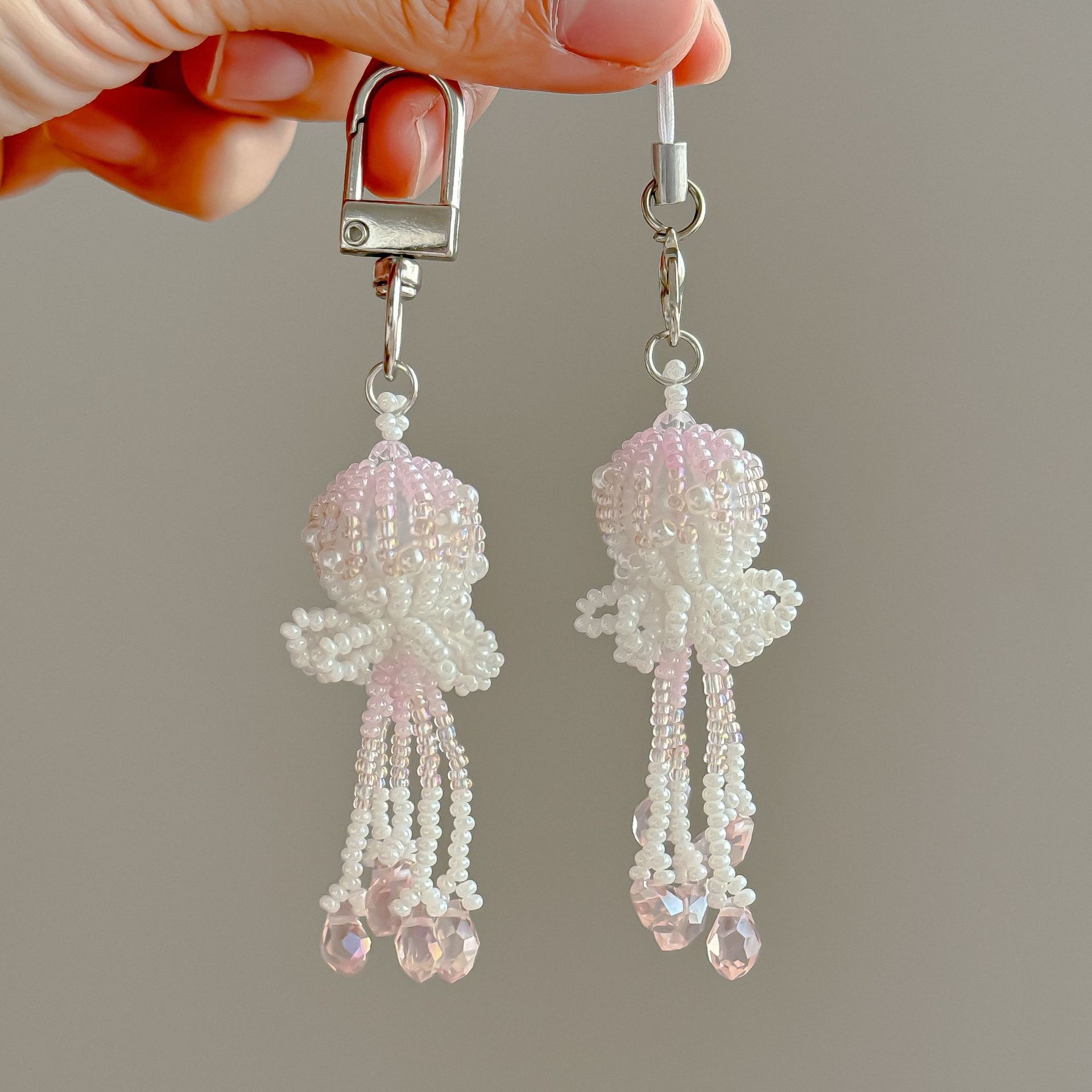 Handmade Beaded Jellyfish Jewelry Pendant Elegant Tassel Bag Pendant Cute Crystal Car Hanger Keychain Mobile Phone Chain