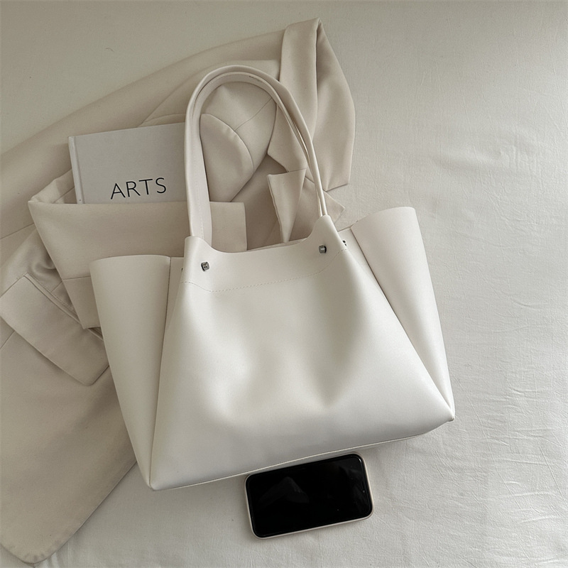 Large Capacity Commuter Tote Bag Retro Style Shoulder Bag_voghion.com