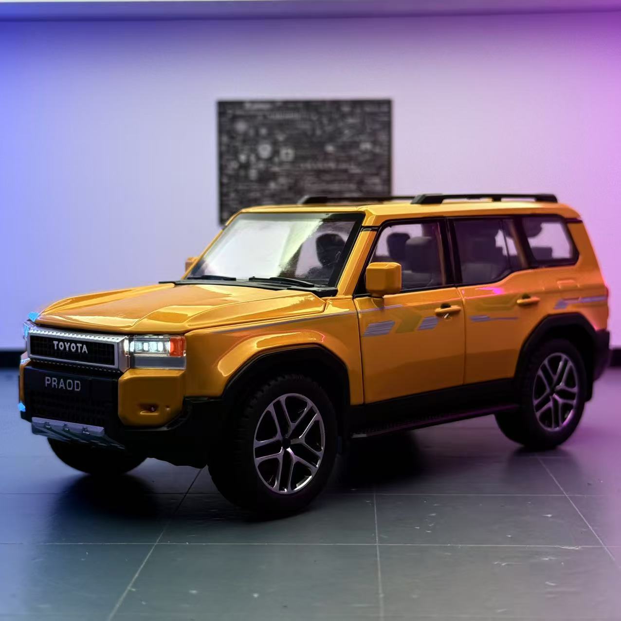 Modelo de coche Weili 1 a 24 Prado LC250 coche de calle aleación vehículo todoterreno modelo de sonido de retorno coche de juguete