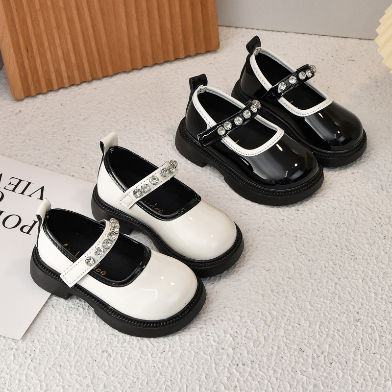 Una pequeña princesa negra zapatos de cuero zapatos de chicas suelos suaves cómodos de diamante de primavera y otoño zapatos de tendencia