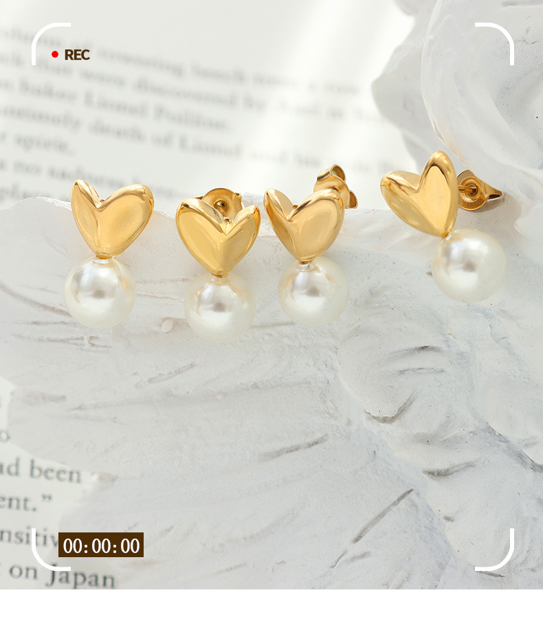 5g Weight PVD Coated Real Gold Plated 18K Gold Heart Shape 304 Stainless Steel Retro Waterproof Non Tarnish Ear Studs