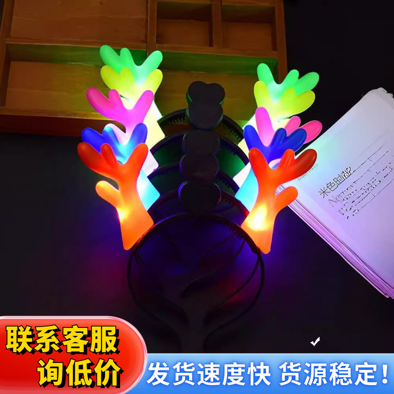 創意のまぶしい風車のヘアピンの子供の幼稚園は小さいプレゼントを分かち合います。|undefined