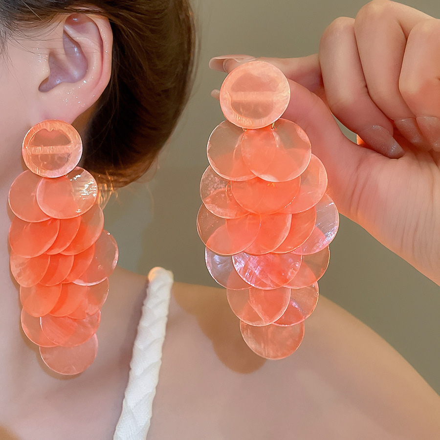 Pendientes de borla de concha redonda de aguja de plata Pendientes de moda de estilo de vacaciones para mujer Pendientes de sentido de alta gama de lujo ligero Sentido de diseño nicho