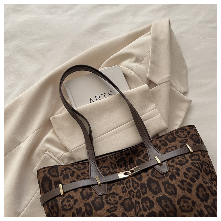Trend Retro Büyük Kapasiteli Tote Çanta Kadın Trend Leopar Desenli Şık Kişisel Rahat Çok Amaçlı Niş Tek Omuz Çantası