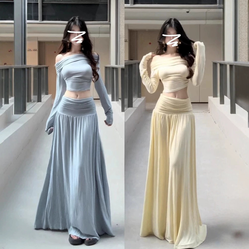 Spring outfits include a complete set of sexy off-the-shoulder tops and skirts, a two-piece suit that is a popular and beautiful look this year Spring outfits include a complete set of sexy off-the-shoulder tops and skirts, a two-piece suit that is a popular and beautiful look this year