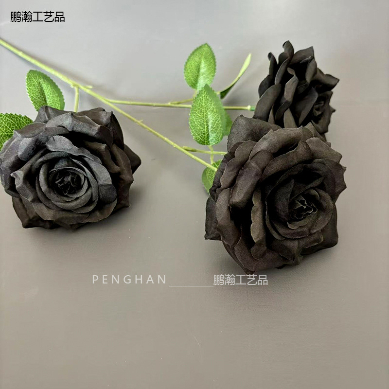 검은색