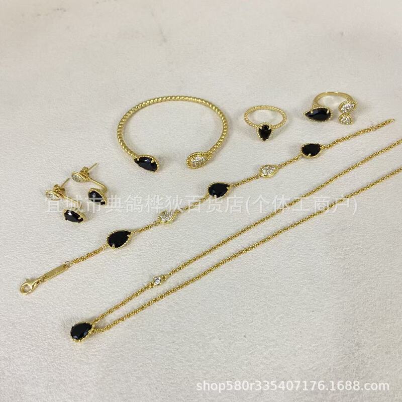 High-End Shilong Necklace Set with Water Drop Pink Diamonds, Light Luxury and High-End Feel, Clavicle Chain with Goddess-Like Elegance, Fashionable and Versatile High-End Shilong Necklace Set with Water Drop Pink Diamonds, Light Luxury and High-End Feel, Clavicle Chain with Goddess-Like Elegance, Fashionable and Versatile