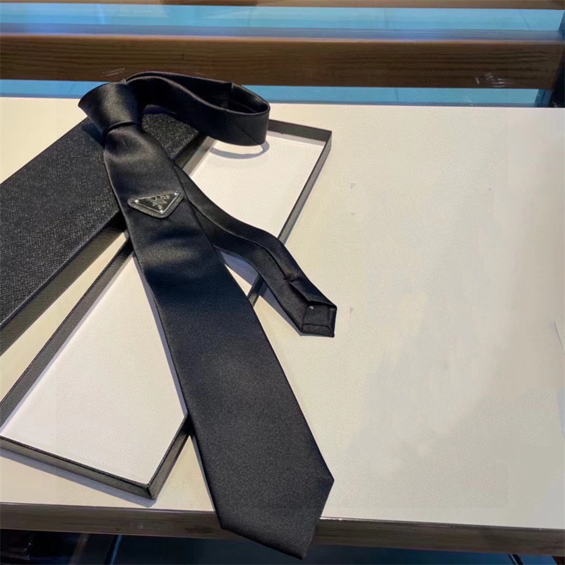 P's New Inverted Triangle Logo Bow Tie for Men and Women, Adjustable Black Shirt Decoration, Trendy Pujia P's New Inverted Triangle Logo Bow Tie for Men and Women, Adjustable Black Shirt Decoration, Trendy Pujia