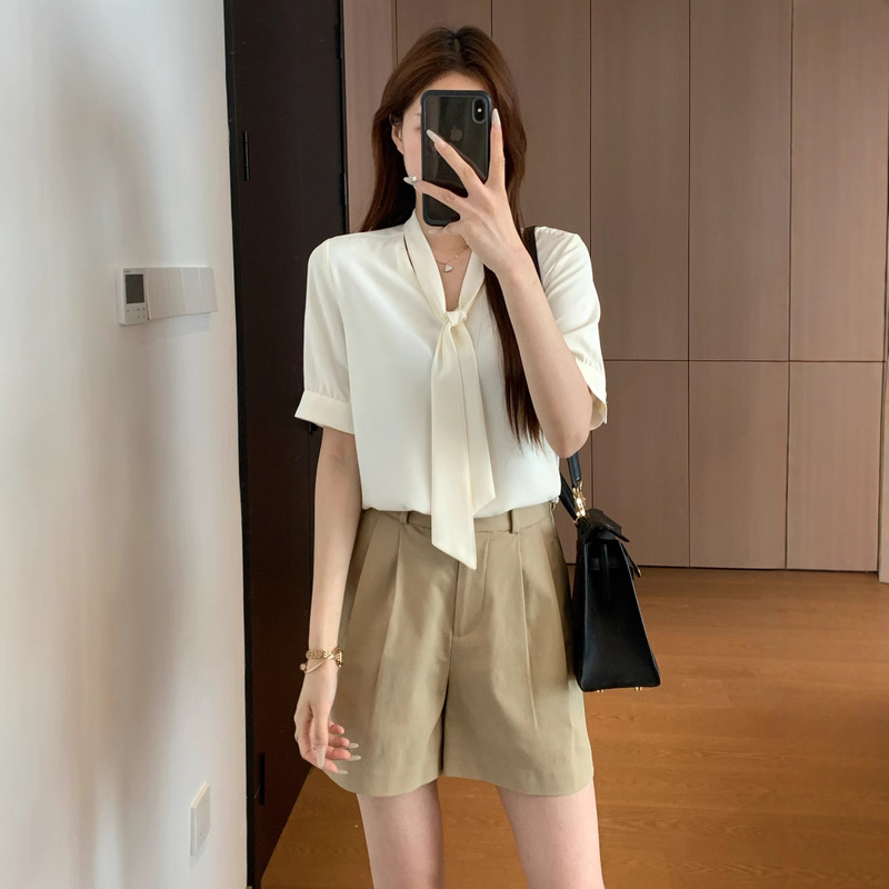 T Gentle and Elegant, Smooth and Stylish, H-Shaped Cut, V Neck, Sweetheart Collar, Ribbon, Pure Color Elegant Short-Sleeved Shirt