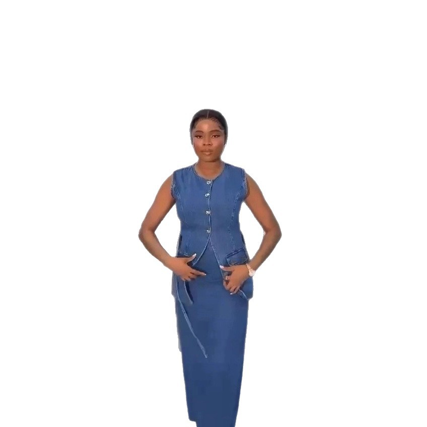 Completo da donna alla moda composto da top senza maniche in denim e gonna lunga con dettaglio tasca a bottone, stile americano, nuovo_voghion.com