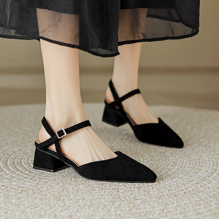 Baotou sandalias para mujeres 2026 nuevo tacones gruesos de estilo de hadas de tipo hebilla trasera vacío tacones altos