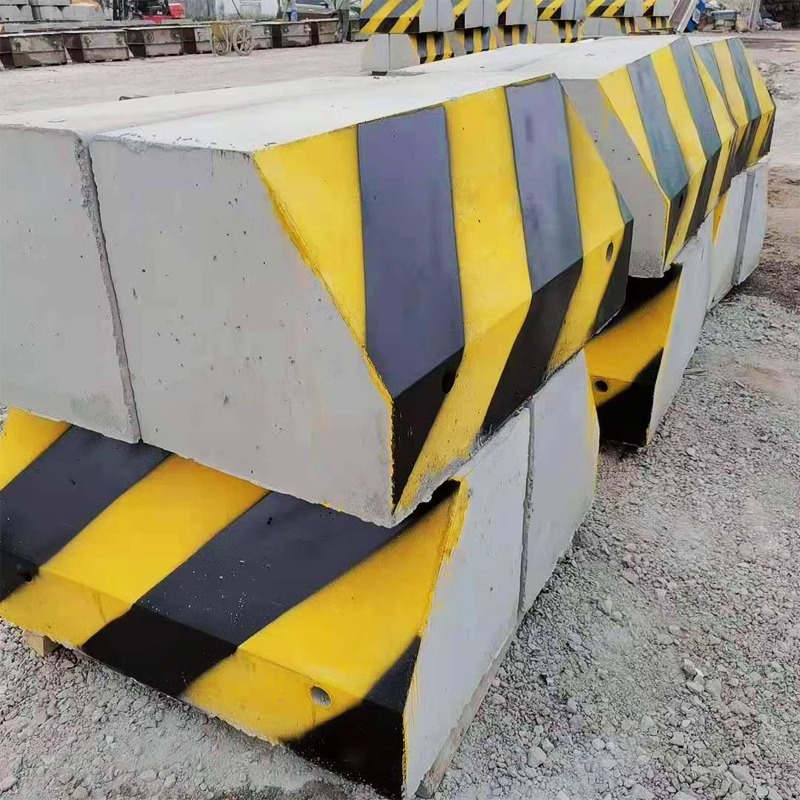 宁夏水泥隔离墩高速防撞墩分流墩混凝土限流墩水泥墩子基础