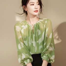 公羽翁法式绿色小清新雪纺衬衫女早春新款别致独漂亮好看碎花小上