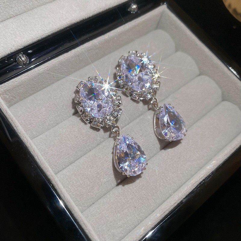 Pendientes de perlas asimétricas con cuernos de diamantes súper parpadeantes de plata Pendientes de nicho de viento frío femenino Pendientes de lujo ligero de alta calidad