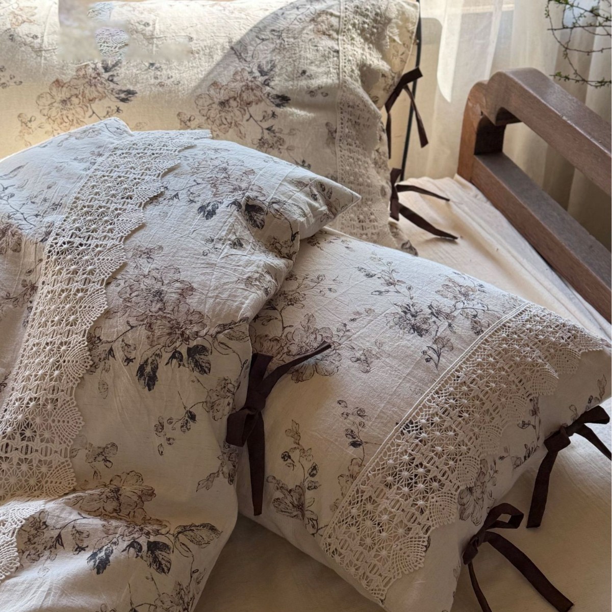Completo lenzuola vintage in cotone e lino con bordo in pizzo_voghion.com