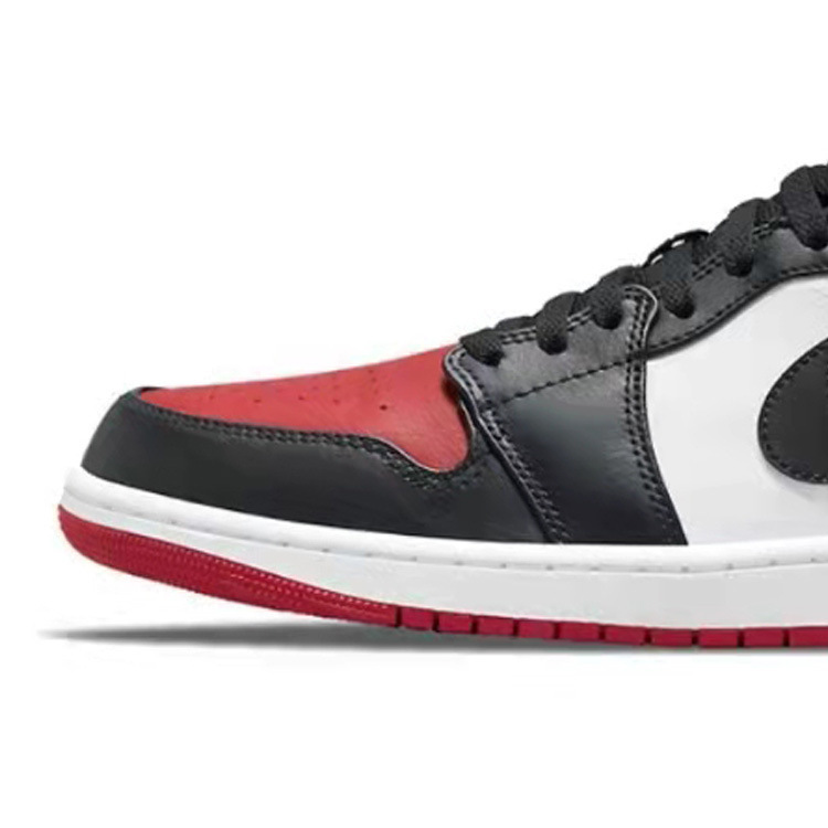⑰ aj1 black and red toes