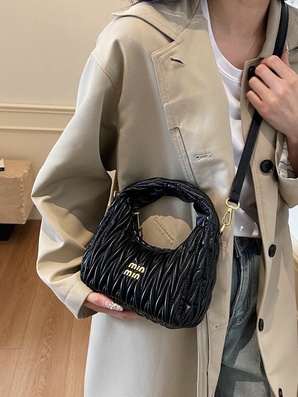 Diseño de nicho pliegue nube bolsa de bola de masa portátil mujer transfronteriza nueva moda coreana moda bolso de mensajero de un solo hombro