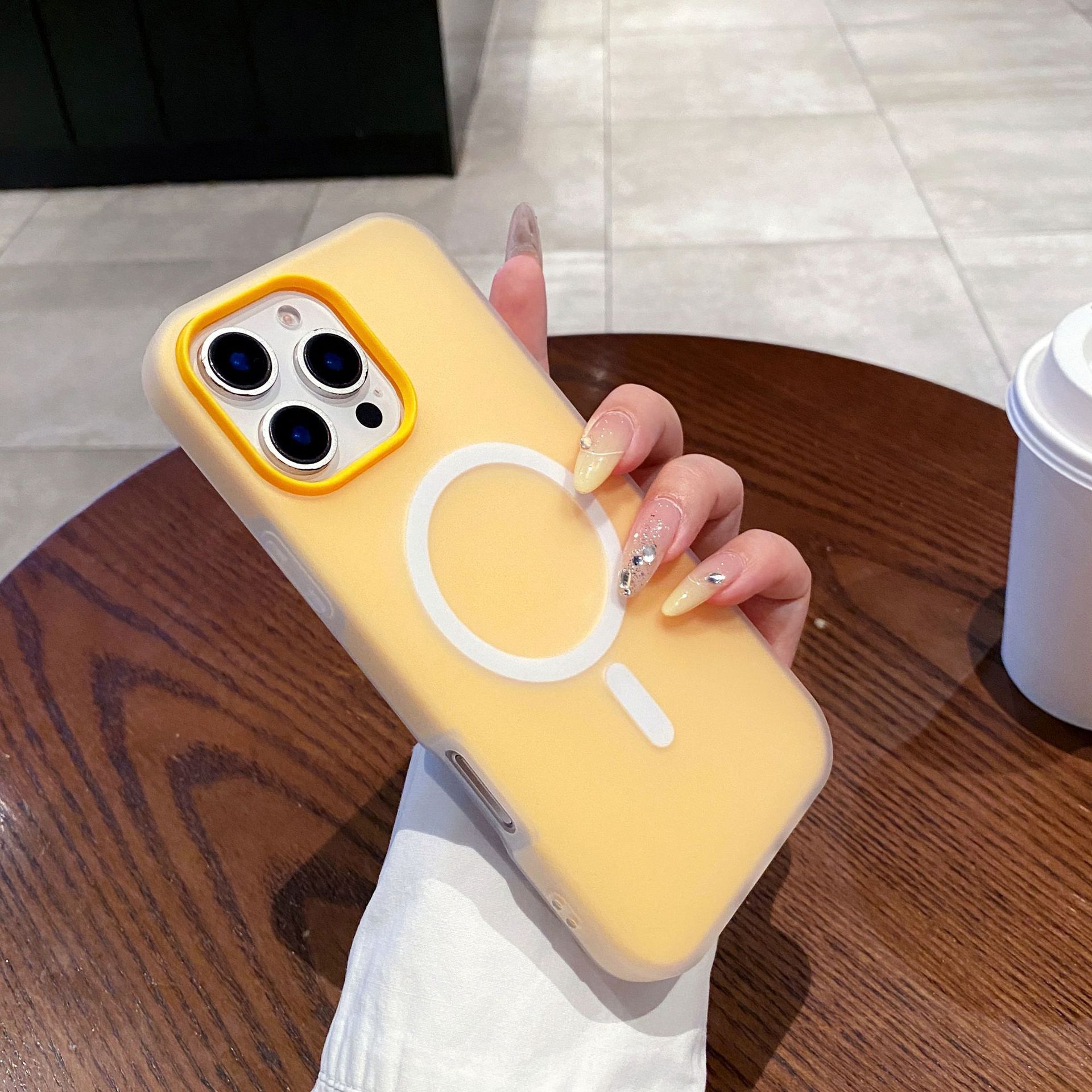 Funda de teléfono móvil de moda dos en uno con diseño de gelatina escarchada para Apple 17, adecuada para iPhone 15, funda protectora simple anticaída 16