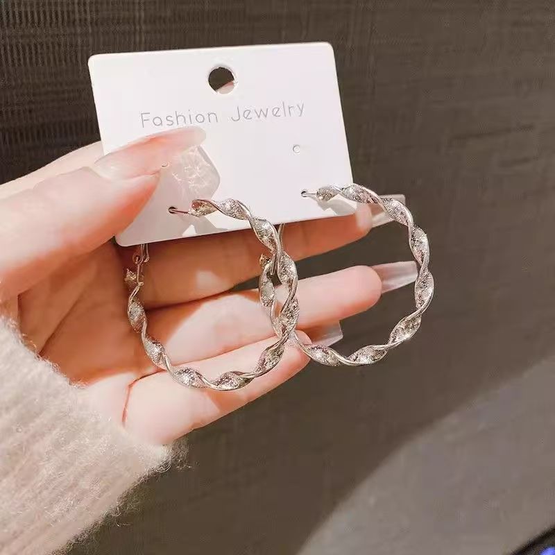 2025 New Twisted Plain Hoop Earrings for Women, Light Luxury, High-End Feel, Versatile Large Hoop Earrings, Niche Design, Elegant Earrings
