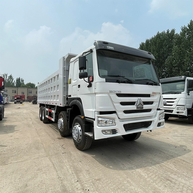 Продано в Африку самосвал Howo 8*4 для горнодобывающей промышленности с правой кабиной и контейнерным задним самосвальным механизмом