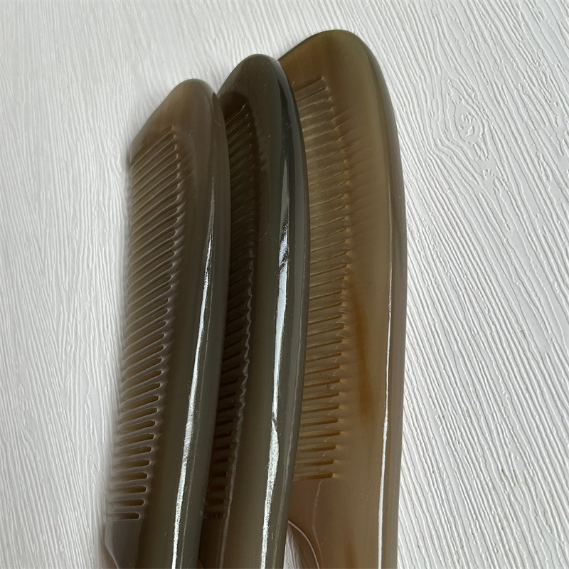 Natural Horn Comb 19cm Round Handle Hair Comb with Gua Sha Massage Edge for Daily Hair Care preparation