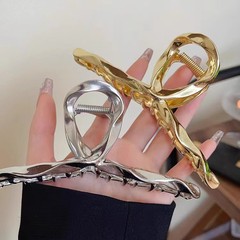 軽くて豪華なサメは鉄の金属を挟んで大きいサイズの小さい大衆のinsを挟んで女性の後頭部の高級感の2025年の新型を挟みます。