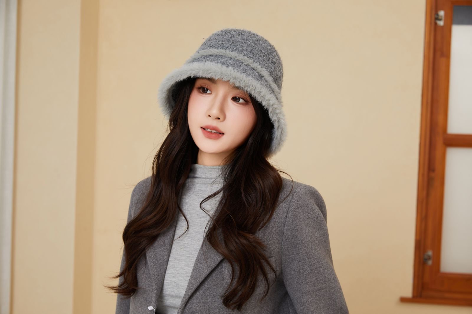 Versione coreana Visone Veet Protezione per le orecchie Fessura Donna Autunno Inverno Caldo Casual Versatile Viso Dimagrante Maglia Pescatore_voghion.com