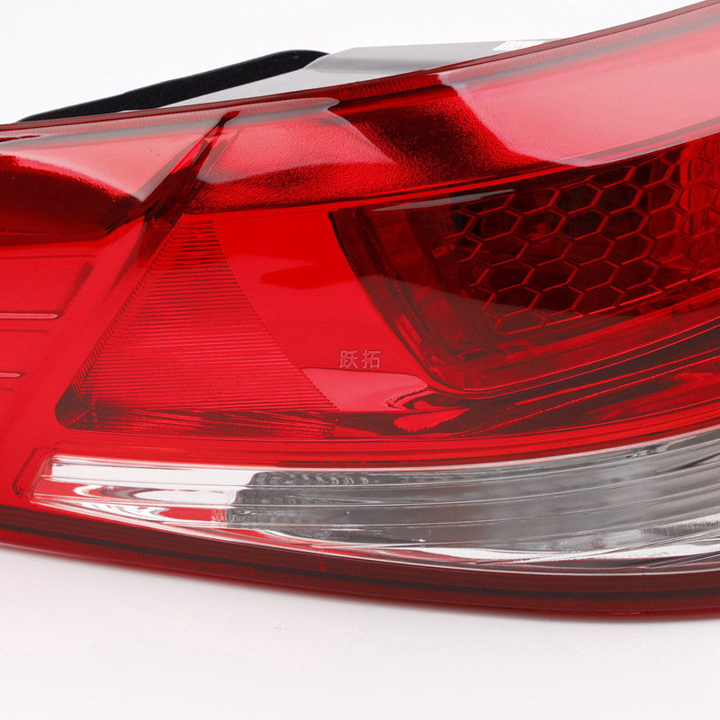 Suitable for Kia Freddy taillight assembly 09101112 new and old Freddy rear taillight brake lampshade 1316