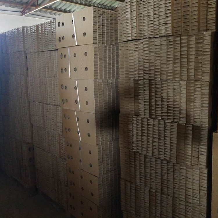 源头厂家 电瓶垫专用纸板  蜂窝纸板200干盒型号
