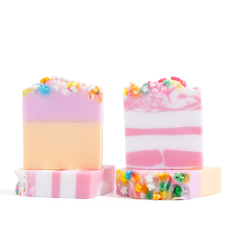ケーキ風味のフルーティーな石鹸、コールドプロセス手作り石鹸、お土産石鹸、植物エッセンシャルオイル、ココナッツオイルバスソープ|undefined