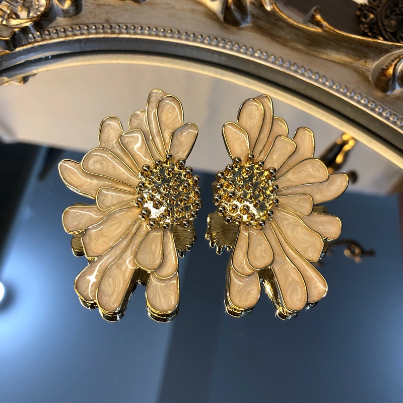 Retro Flower Alloy Plating Womenu0027S Earrings Brooches